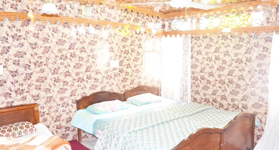 New Woodland Houseboat, Srinagar 5